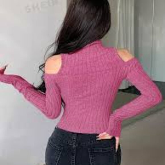 NEVER WORN Cutout with a Unique Cold Shoulder Style S Medium NWT - Picture 2 of 6